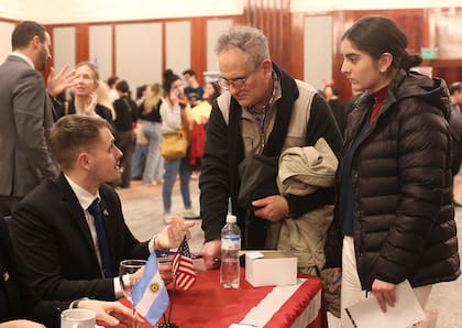 Uno de los principales atractivos de este evento son las oportunidades de becas y ayuda financiera que ofrecen estas universidades