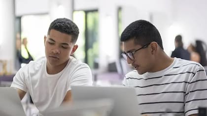 "Uno de los problemas con la vida digital es que es muy nueva. No tenemos experiencia suficiente para tener reacciones viscerales de miedo al riesgo al que nos exponemos"