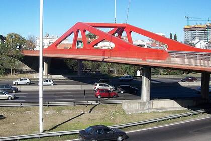 Uno de los puentes rojos, el de la calle Superí