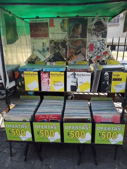 Uno de los puestos de la Feria de Discos de Parque Centenario (Foto: Facebook @elparqueeslamejordisqueria)