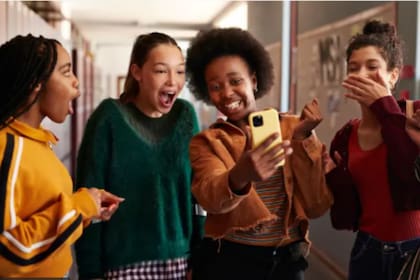 Uno de los riesgos del sexting es que fotos íntimas lleguen a las manos equivocadas