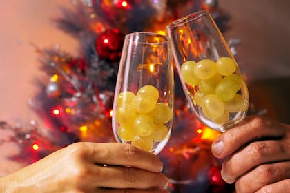 Uno de los rituales de año nuevo incluye comer uvas