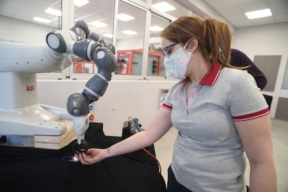 Uno de los robots que incorporó la escuela