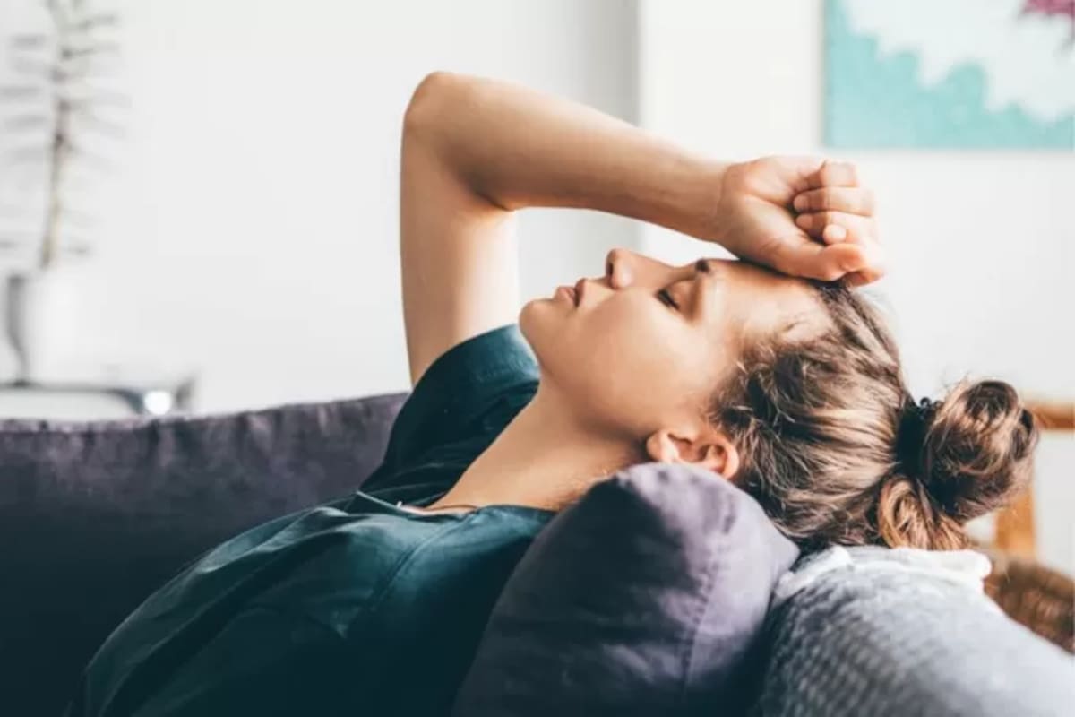 Uno de los síntomas de la falta de vitamina B12 es la fatiga.