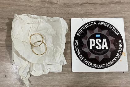 Uno de los sospechosos detenidos dijo que "se encontró" los aros secuestrados