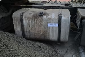 Un camión cargado de harina de girasol escondía en sus tanques de combustible más de 1100 litros de éxtasis