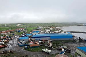 Uno de los terremotos más fuertes jamás registrados golpeó el Lejano Oriente escasamente poblado de Rusia la madrugada del 30 de julio, provocando tsunamis de hasta cuatro metros en el Pacífico y provocando evacuaciones desde Hawaii hasta Japón