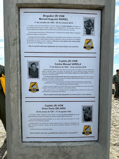 Uno de los tótem que recuerda a los "Halcones" fallecidos en los años posteriores a la guerra (Gentileza Marcelo Moroni).