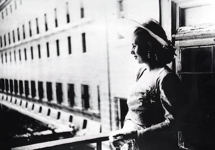 Uno de los trajes que las provincias españolas donaron a la Primera Dama en 1947