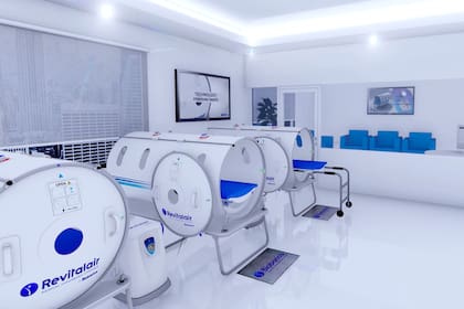 Uno de los tratamientos más utilizados a nivel mundial es la Terapia de Oxígeno Hiperbárico (TOHB), que se caracteriza por ser muy efectiva para acortar los tiempos de recuperación y aliviar los síntomas
