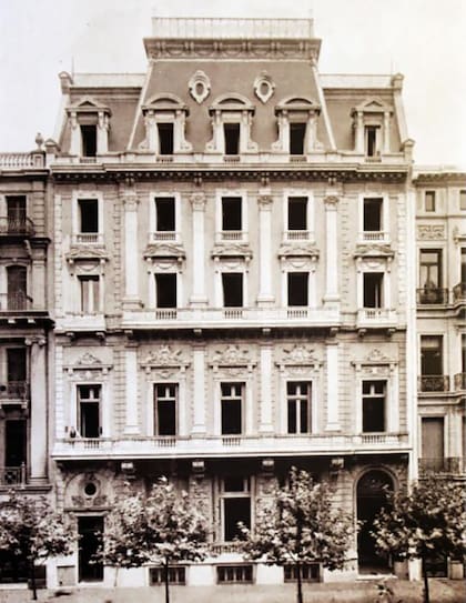 Uno de los tres edificios que tuvo el Club del Progreso en aquellos años. El actual sobre la calle Sarmiento es la cuarta sede que se construyó y es mucho más moderna.