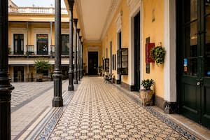 Cómo es la casona aristocrática de San Telmo donde grabaron Maradona y Margot Robbie y hoy es un singular paseo comercial