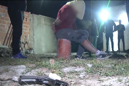 Uno de los últimos allanamientos que realizó la policía bonaerense donde desbarató la banda "del hoyo" que secuestraba gente en provincia de Buenos Aires y en Capital Federal.