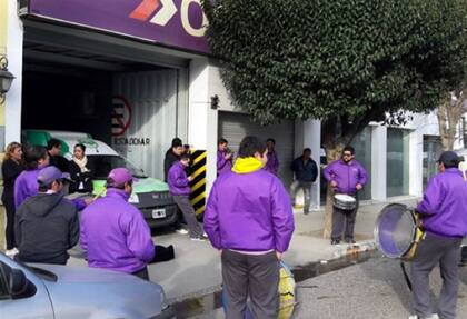Uno de los últimos conflictos; OCA hoy emplea a más de 7000 trabajadores, la mayoría afiliados al gremio de camioneros