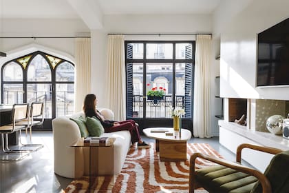 Uno de los varios proyectos que Rob publicó en Living: un dúplex con terraza sobre la avenida Santa Fe.