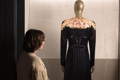 Uno de los vestidos que están en la muestra de Londres