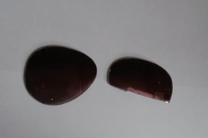 Uno de los vidrios de los lentes presentaba un corte casi quirúrgico