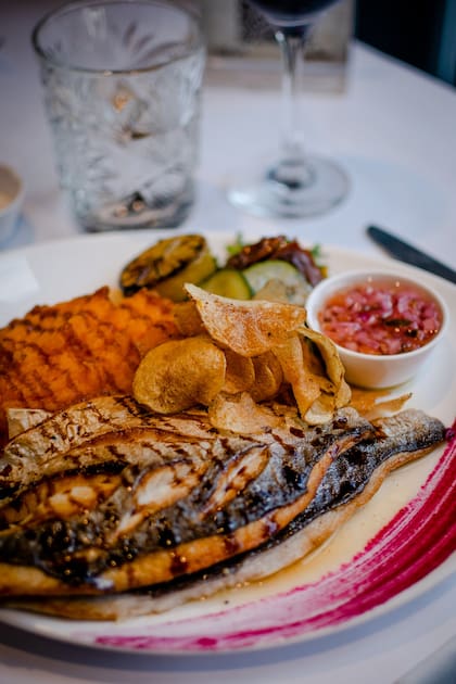 Uno de sus típicos platos de mar
