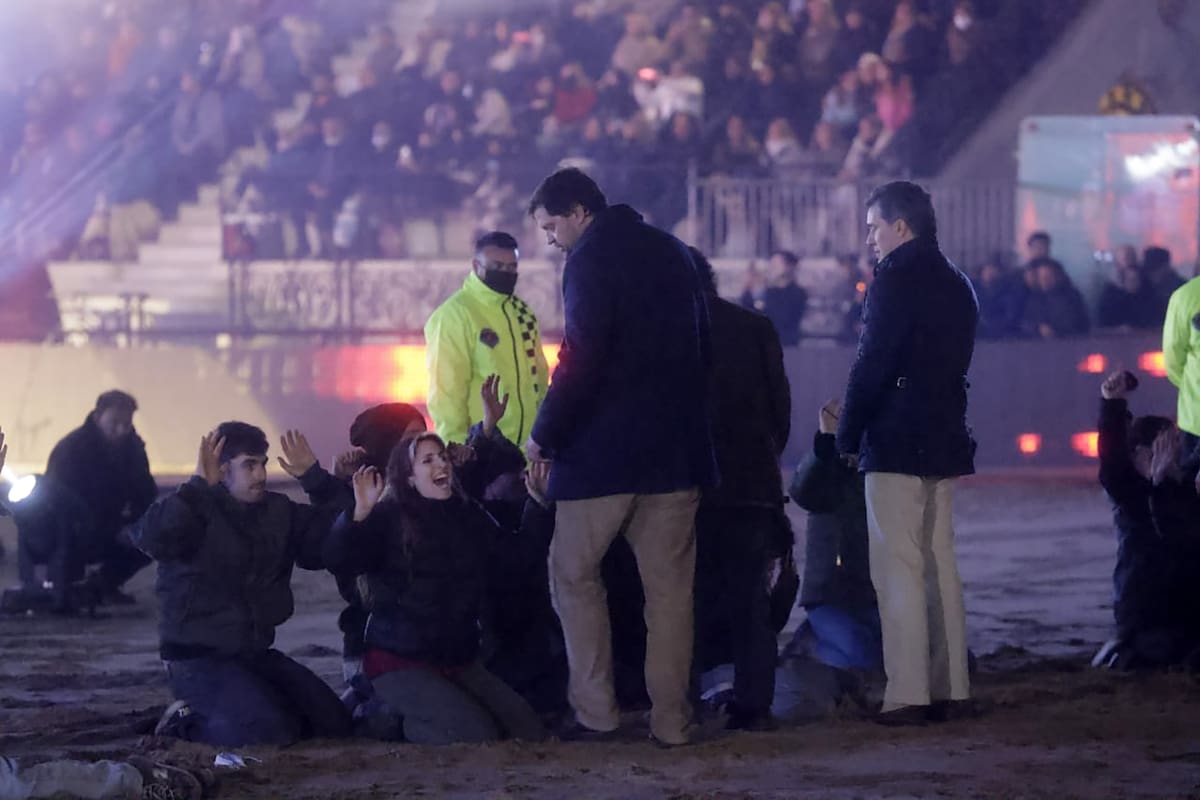 Uno grupo de activistas irrumpió en la pista central mientras se hacía el acto inaugural de la Rural