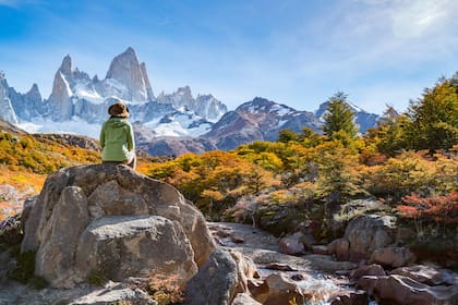 Unos 180 mil viajeros llegan cada año a El Chaltén, entre escaladores y caminantes