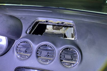 Unos 45 paquetes de cocaína iban ocultos en el torpedo del vehículo