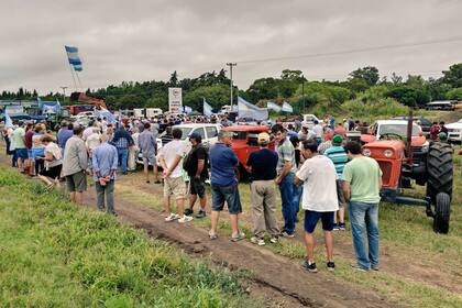 Unos 450 productores se concentraron en la ruta 9, a la altura de San Nicolás