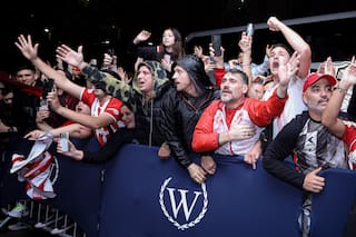 El grito de guerra de los hinchas de Estudiantes contra la AFA en la llegada de Verón a Brasil