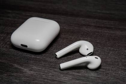 Unos AirPods de Apple