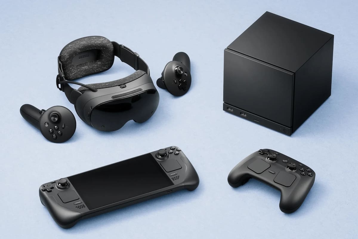Unos anteojos de realidad virtual Steam Frame, la PC gamer Steam Machine y, abajo, la consola de mano Steam Deck y el nuevo gamepad Steam Controller