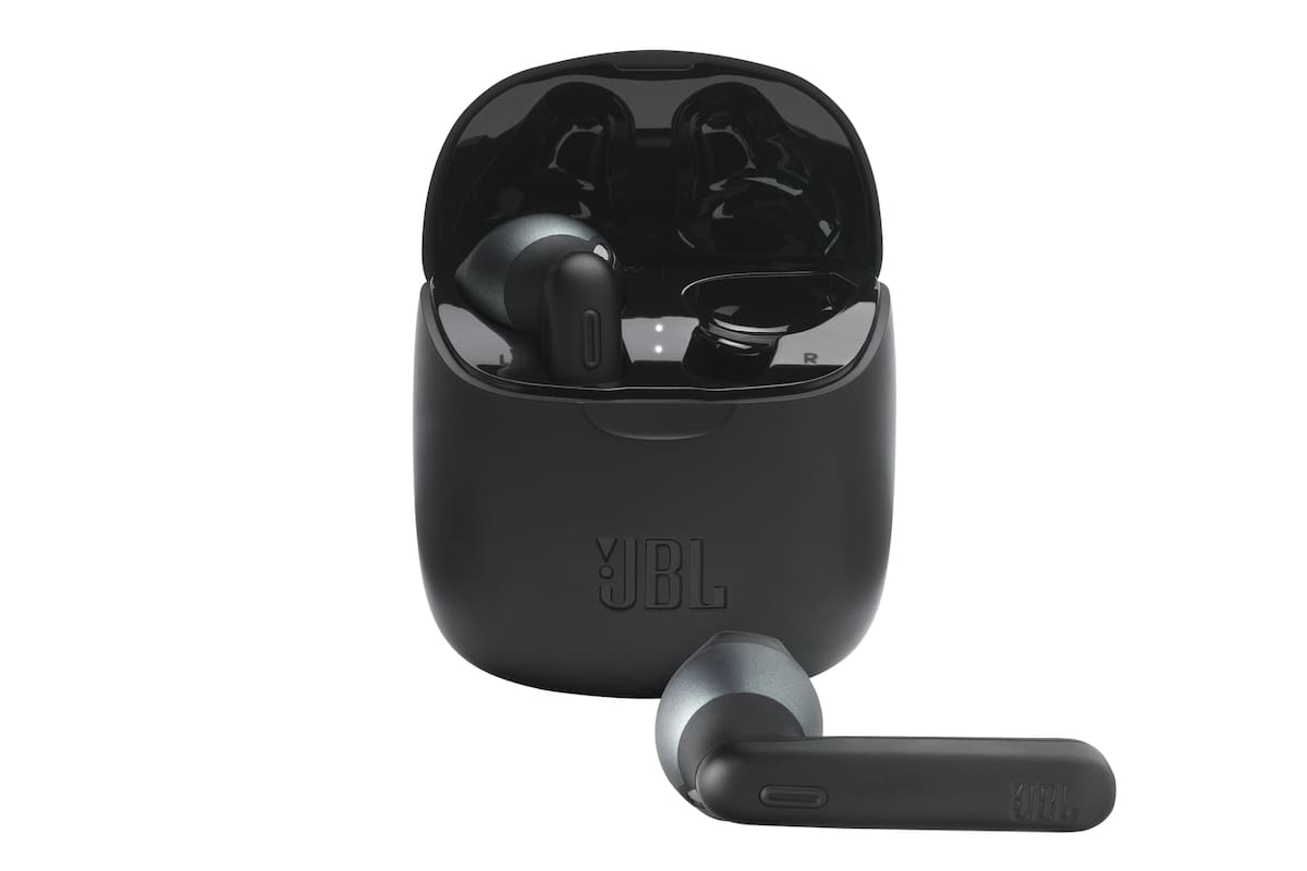 Unos auriculares JBL Tune 225TWS