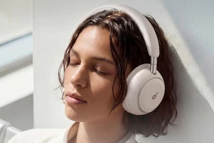 Unos auriculares Soundcore Space 2