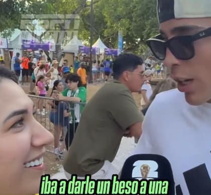 Unos hinchas argentinos ayudaron al joven ecuatoriano (Foto: ESPN)
