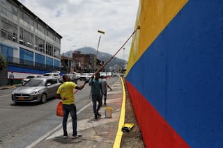 Seguridad reforzada y anuncio de protestas marcan antesala de jura presidencial en Colombia