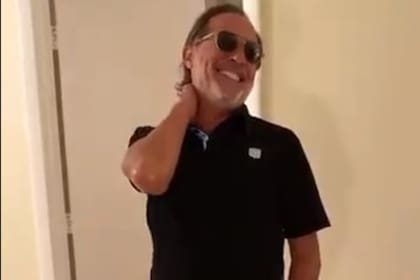 Guillermo Francella celebra el título de la Superliga que conquistó Racing en 2019 replicando su meme. Hoy, hizo lo mismo junto con Los Palmeras