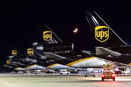 UPS destruye los paquetes de sus clientes por las nuevas normas aduaneras impuestas por el gobierno de Trump