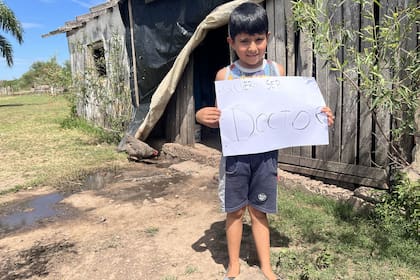 Uriel Leiva tiene 7 años y vive en Colonia Senes, Formosa