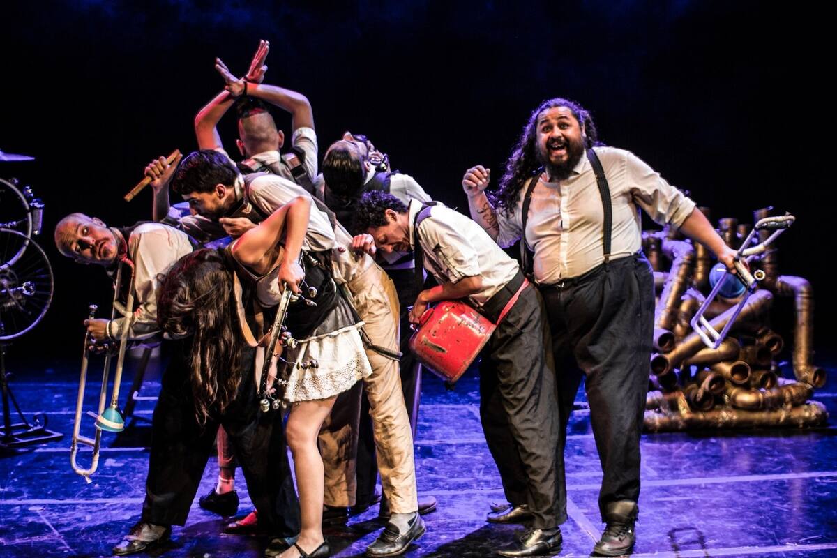 Urraka estrena su última propuesta interdisciplinaria que combina humor, música, teatro e instrumentos raros