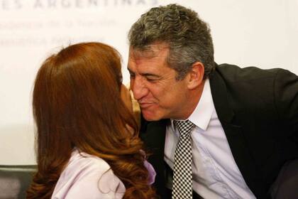 Urribarri junto a la expresidenta Cristina Kirchner