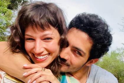 Úrsula Corberó (aquí junto a Chino Darín) volverá en noviembre a filmar después de disfrutar el nacimiento del primer hijo de la pareja