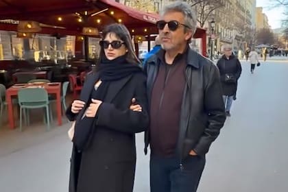 Úrsula Corberó paseó por Madrid con Ricardo Darín tomada del brazo y mostró su panza de embarazo
