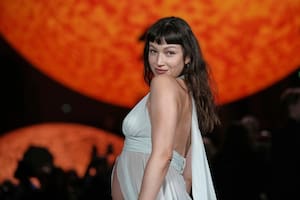 Úrsula Corberó posa para las cámaras en el desfile de Chanel durante la última jornada de la Semana de la Moda de París