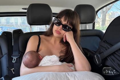 Úrsula Corberó posteó una carrusel de fotos que resumen sus últimos días con la intimidad de la maternidad