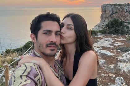 Úrsula Corberó y Chino Darín compartieron postales de sus primeros días como padres primerizos