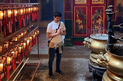 Ursula Corberó y el Chino Darín, de vacaciones en Hong Kong