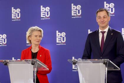 Ursula von der Leyen, titular de la Comisión Europea, y el primer ministro belga Alexander de Croo, durante la apertura del Consejo