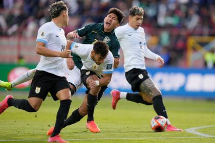 Uruguay rescata sufrido empate sin goles ante Bolivia, lo que clasifica a Argentina al Mundial