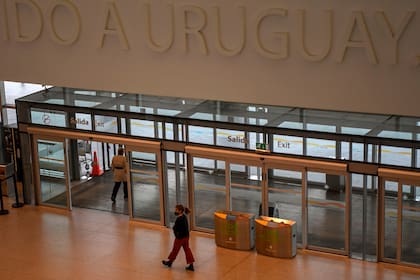 Uruguay cobrará por realizar el test a los pasajeros que llegan al país