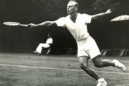 Así describió Pancho Segura, una leyenda del tenis, a Hunt: "Tenía el cuerpo de Charles Atlas. Atraía a las mujeres a los partidos. Era fornido, tenía un gran saque y volea".
