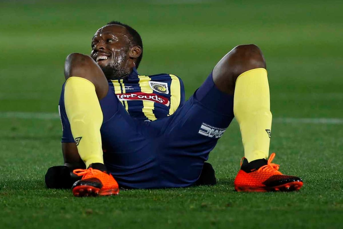Usain Bolt se lamenta por una ocasión perdida en su debut en Central Coast Football