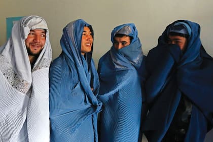 Usando el hashtag #meninhijab, hombres iraníes armaron una movida contra las reglas de vestimenta